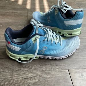 On cloud ombré sneaker